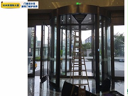 浙江杭州某大廈智匯門道兩翼旋轉(zhuǎn)門維護(hù)保養(yǎng)服務(wù)案例