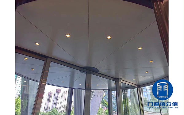 國(guó)電集團(tuán)辦公大廈寶盾旋轉(zhuǎn)門保養(yǎng)案例