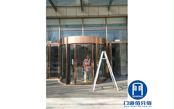 山東某集團(tuán)公司OBE兩翼自動(dòng)旋轉(zhuǎn)門(mén)維修服務(wù)