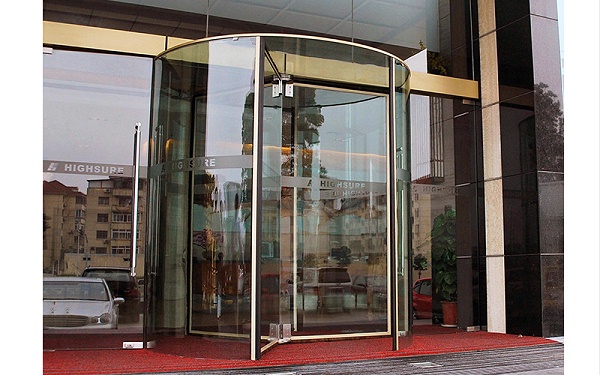 旋轉(zhuǎn)門維保陷阱揭秘：低價(jià)背后的高昂代價(jià)