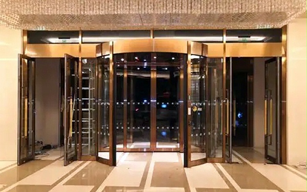 不只是裝飾：進(jìn)出口門(mén)區(qū)色彩搭配的力量