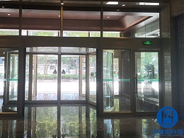 山東濟(jì)南某大廈出入口自動(dòng)旋轉(zhuǎn)門(mén)拆裝服務(wù)案例