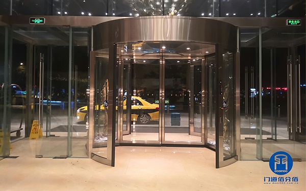 福建福州某洲際酒店自動(dòng)旋轉(zhuǎn)門(mén)平移功能維修服務(wù)案例
