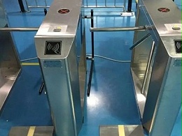 產(chǎn)品說明：全自動三輥閘功能介紹