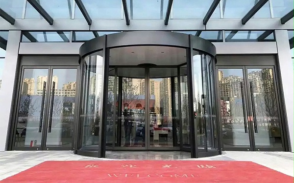 從技術(shù)角度解析旋轉(zhuǎn)門：結(jié)構(gòu)、原理及設(shè)計(jì)安裝