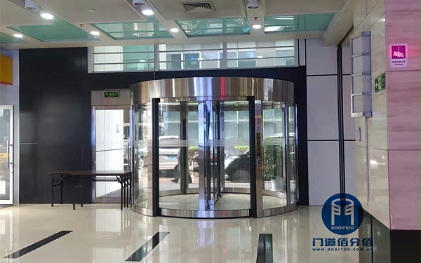 定期維護(hù)，保障壽命丨旋轉(zhuǎn)兩翼電動(dòng)門護(hù)理保養(yǎng)案例