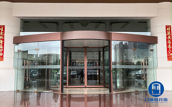 提升性能：旋轉(zhuǎn)門軌道翻軌與安全升級案例1