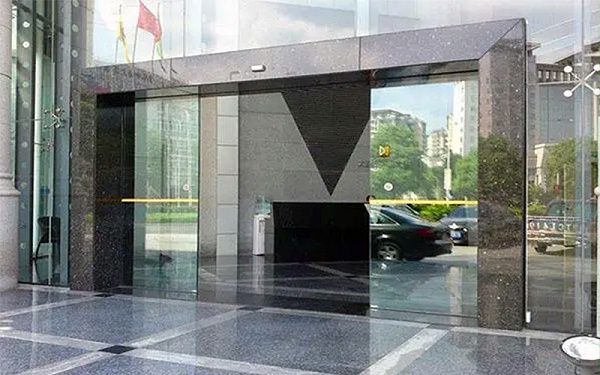 平移式、重疊式和弧形式自動門安裝注意事項