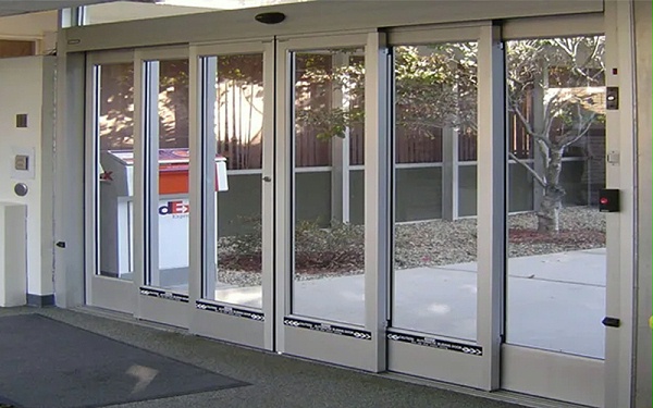 平移式、重疊式和弧形式自動門安裝注意事項