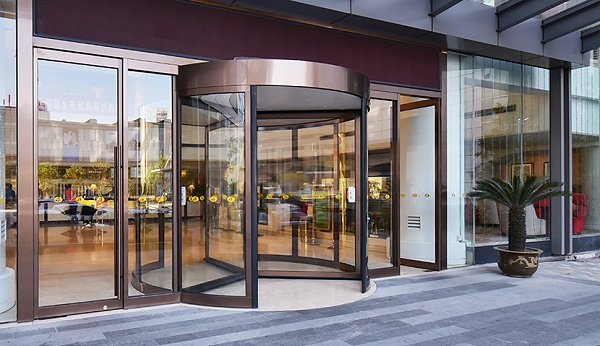 自動旋轉(zhuǎn)門做定期自動門保養(yǎng)有什么好處？