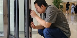 進(jìn)行自動門維修時自動平移門或自動旋轉(zhuǎn)門發(fā)出異聲怎么辦？