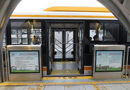 地鐵屏蔽門(mén)