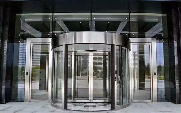旋轉(zhuǎn)門設(shè)備價(jià)格差異的原因