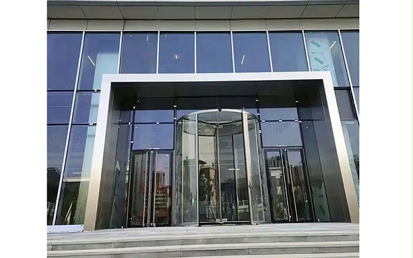 寒冬來襲，旋轉(zhuǎn)門配件保養(yǎng)不容忽視