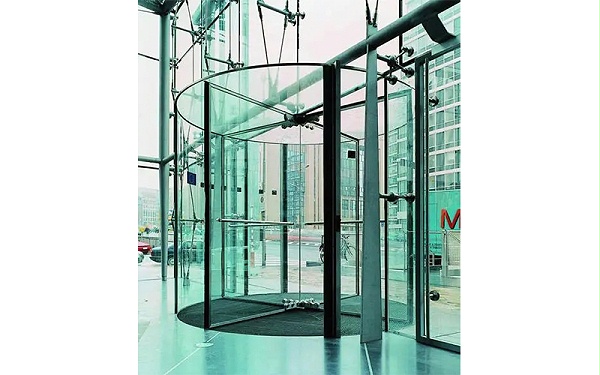 旋轉門：便捷、安全與節(jié)能的典范