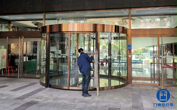 寶盾自動(dòng)旋轉(zhuǎn)門故障處理北京東城酒店兩翼門維修升級