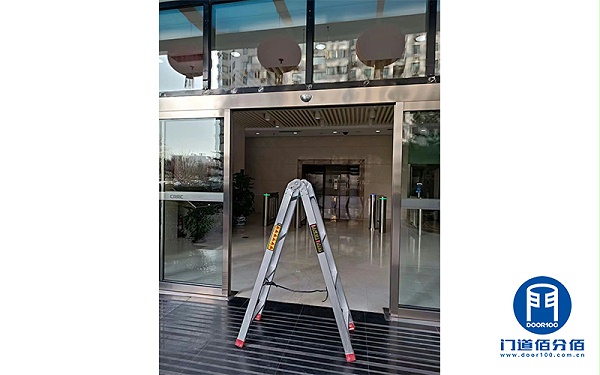 平移式自動(dòng)門(mén)開(kāi)門(mén)感應(yīng)器維修更換實(shí)例分享