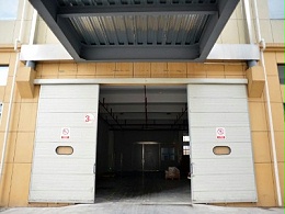 掌握工業(yè)平移門維修與維護(hù)，讓你的廠房更安全、高效！