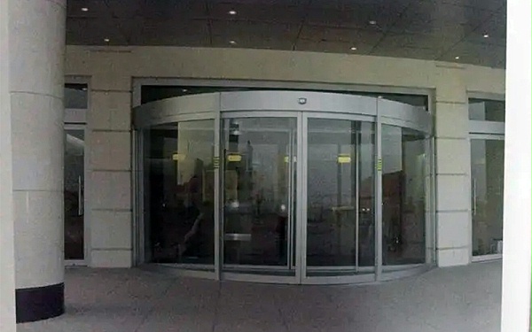 弧形電動(dòng)門常見故障維修方法門道佰分佰為您講解