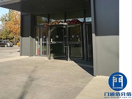 北京朝陽某大廈三翼水晶自動旋轉(zhuǎn)門保養(yǎng)服務(wù)案例