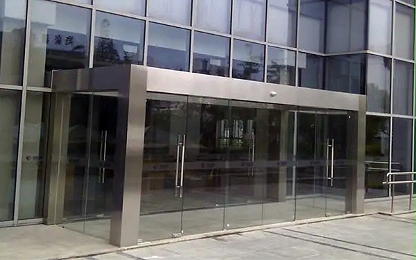 自動門、旋轉(zhuǎn)門等門型所用鋼化玻璃鑒別方法