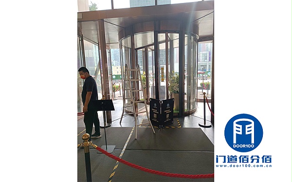 案例丨旋轉(zhuǎn)自動(dòng)門運(yùn)行噪音、異響故障維修