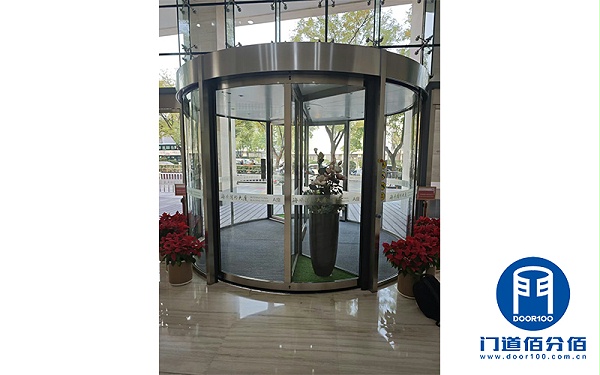 案例揭秘：多瑪凱拔旋轉(zhuǎn)門保養(yǎng)之道