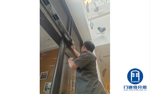 維修護航丨泰康養(yǎng)老社區(qū)多瑪自動門故障維修紀實