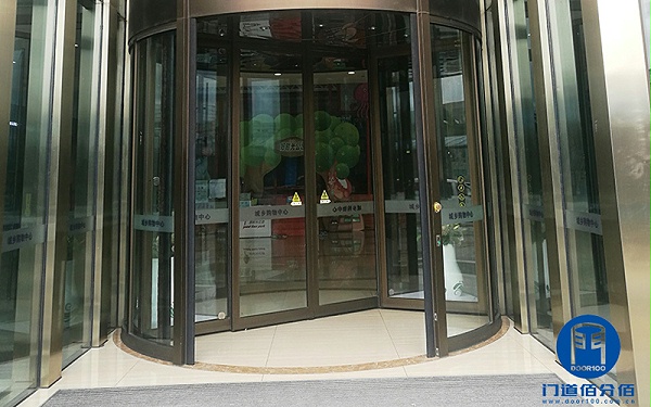 北京大興購(gòu)物廣場(chǎng)自動(dòng)旋轉(zhuǎn)門(mén)檔位調(diào)節(jié)功能維修服務(wù)