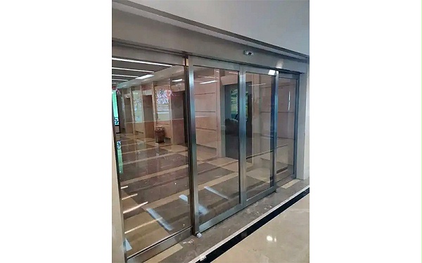 安裝限制：平移自動(dòng)感應(yīng)門(mén)運(yùn)行條件剖析