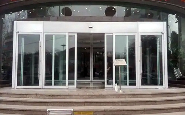 安裝限制：平移自動(dòng)感應(yīng)門(mén)運(yùn)行條件剖析