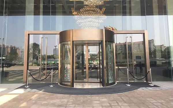 自動(dòng)旋轉(zhuǎn)門啟動(dòng)步驟及運(yùn)行注意事項(xiàng)