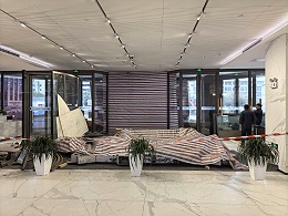 北京寫字樓兩翼旋轉(zhuǎn)門門體拆裝換新