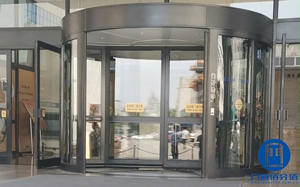 北京朝陽區(qū)旋轉(zhuǎn)門天花燈不亮故障維修實(shí)例