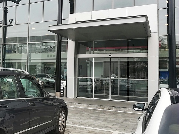 北京祥龍博瑞汽車園自動(dòng)門維修服務(wù)案例