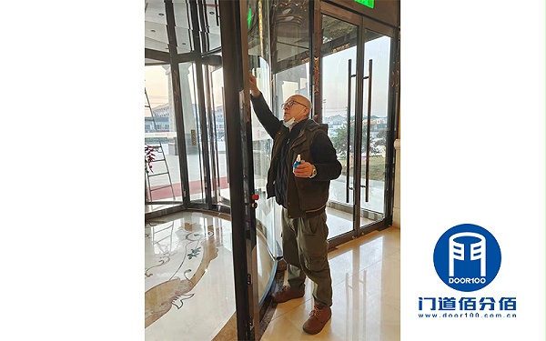 上海自動(dòng)兩翼旋轉(zhuǎn)門保養(yǎng)維修案例介紹