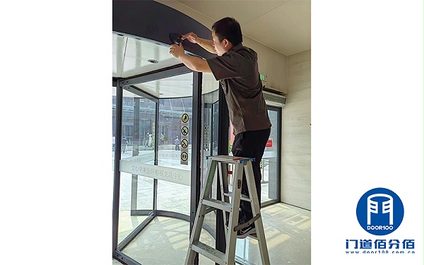 自動旋轉(zhuǎn)門（三翼）保養(yǎng)案例，教你如何延長使用壽命