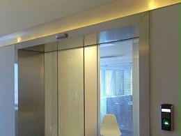 門禁控制器是如何安裝到自動(dòng)門上的？門道佰分佰帶您來(lái)揭秘