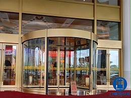 常州某酒店自動兩翼旋轉門足部安全升級服務案例