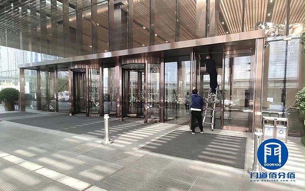 大廈門(mén)區(qū)旋轉(zhuǎn)門(mén)、自動(dòng)門(mén)和平衡門(mén)保養(yǎng)案例