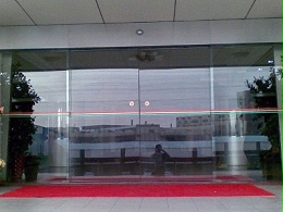 周知：玻璃無(wú)框自動(dòng)門安裝與保養(yǎng)要點(diǎn)