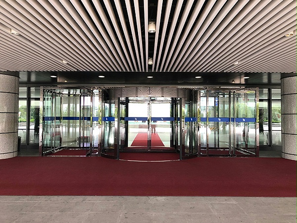 北京國(guó)航總部大樓自動(dòng)旋轉(zhuǎn)門維修服務(wù)案例