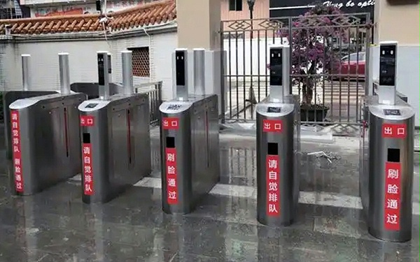 有序通行：速通門使用指示牌內(nèi)容介紹