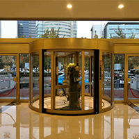 濟(jì)南泉盈翰林大酒店自動(dòng)兩翼旋轉(zhuǎn)門保養(yǎng)