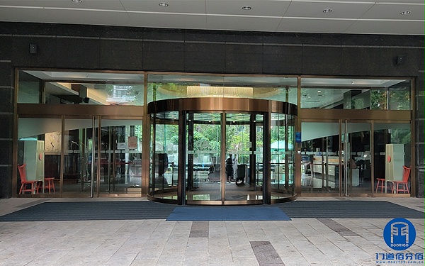 酒店電動兩翼門配件維修與整體保養(yǎng)服務(wù)案例