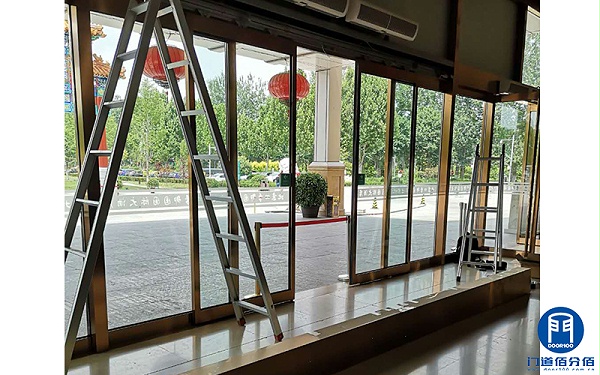 自動平滑門施工工具