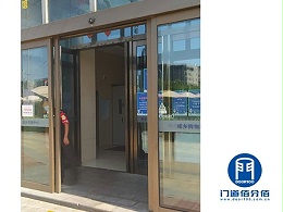 北京購(gòu)物廣場(chǎng)入口電動(dòng)玻璃平移門(mén)故障維修服務(wù)案例