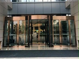 酒店旋轉(zhuǎn)門設(shè)計(jì)選擇的多維考量