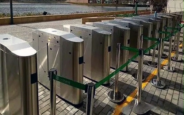 戶外閘機冬季運維指南：注意事項與故障應對