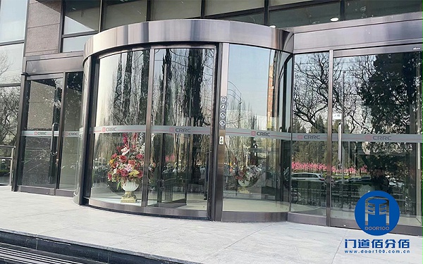 北車兩翼自動旋轉(zhuǎn)門雷達進水維修更換案例